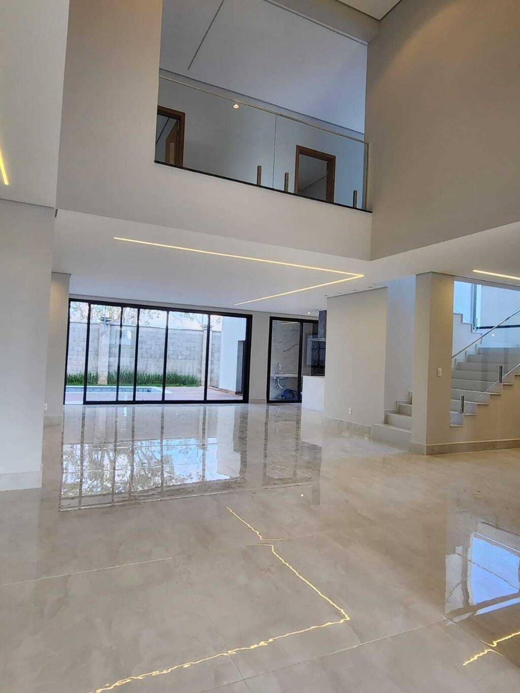 Casa à venda com 3 quartos, 320m² - Foto 3