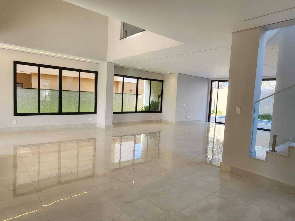 Casa à venda com 3 quartos, 320m² - Foto 2