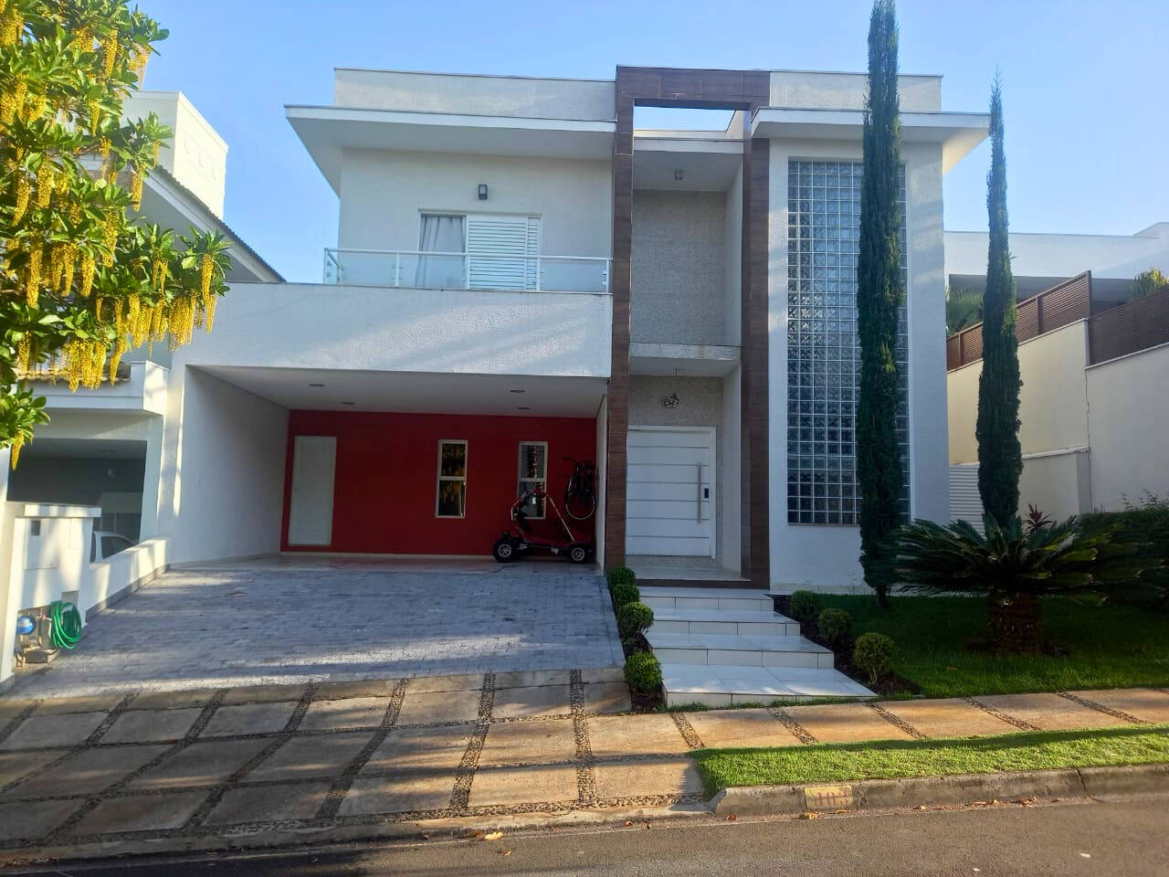 Casa à venda com 3 quartos, 345m² - Foto 1