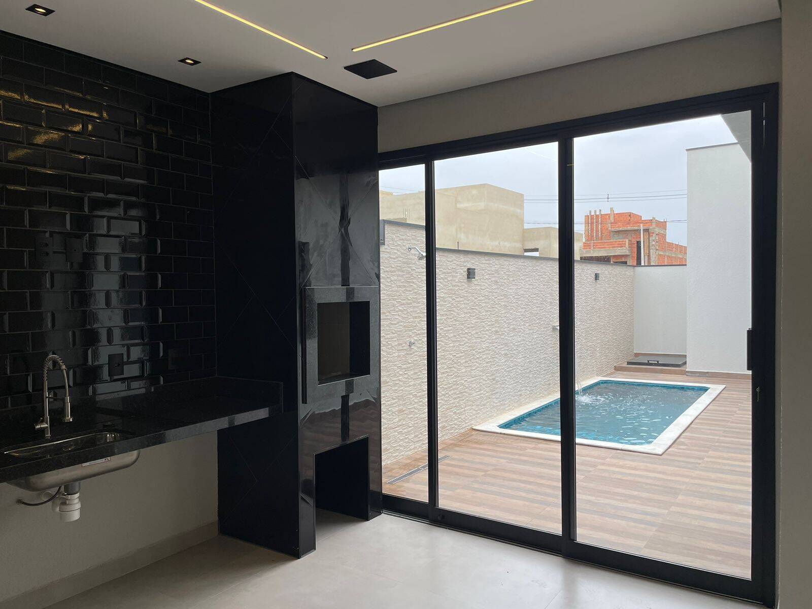 Casa de Condomínio à venda com 3 quartos, 140m² - Foto 4